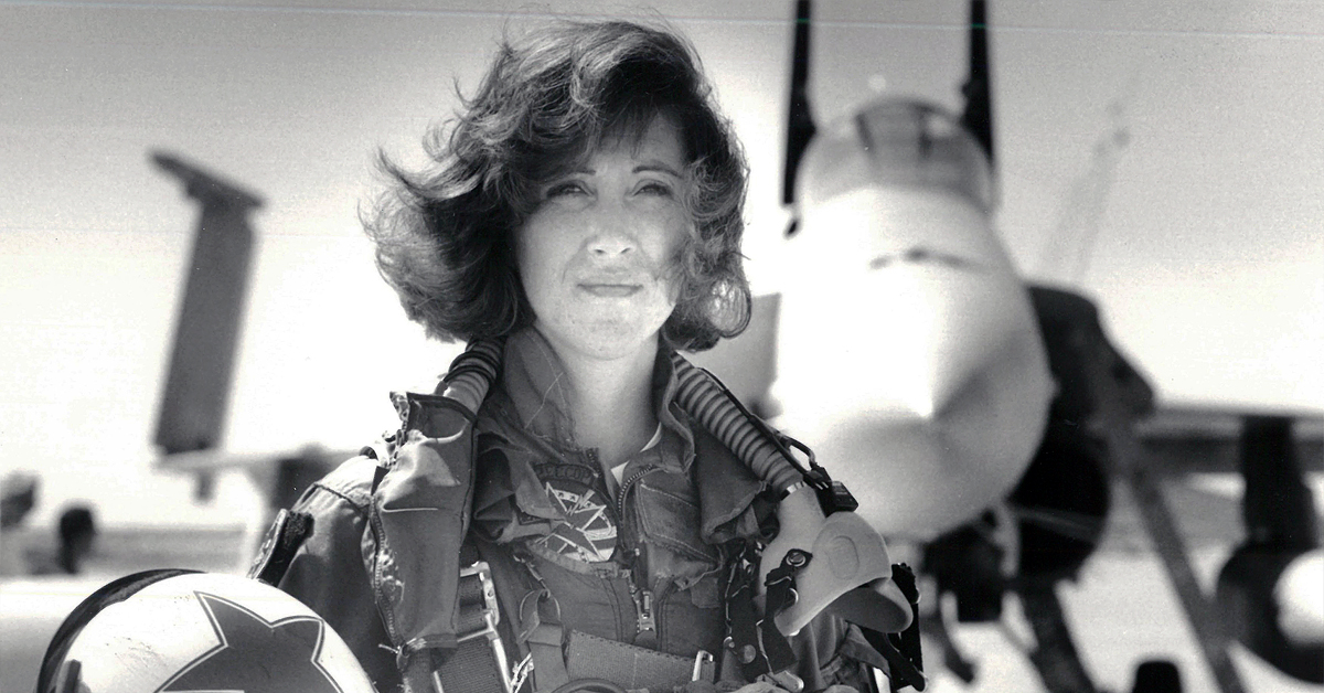You are currently viewing Lieutenant Commander Tammie Jo Shults